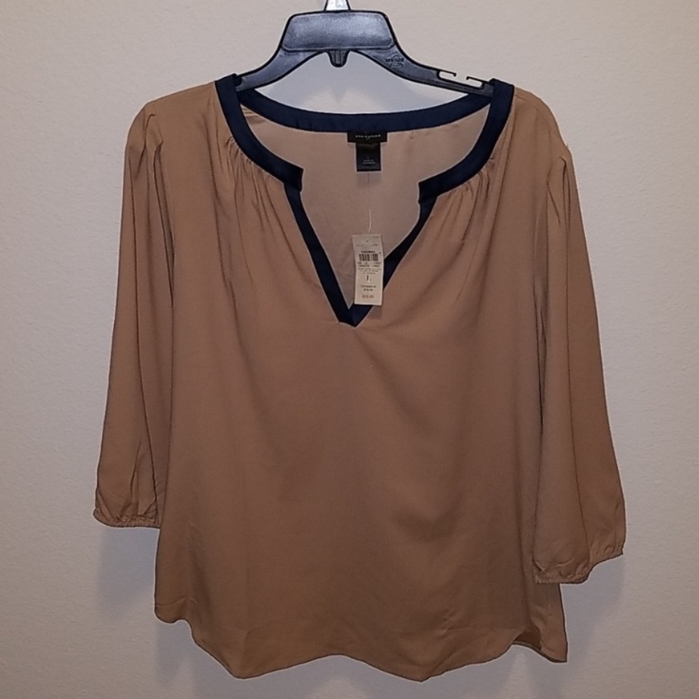 NWT ANN TAYLOR TAN AND NAVY TOP SZ LARGE
